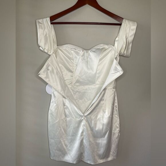 Revolve More To Come Bella Off Shoulder Dress in White Size M - Picture 4 of 10